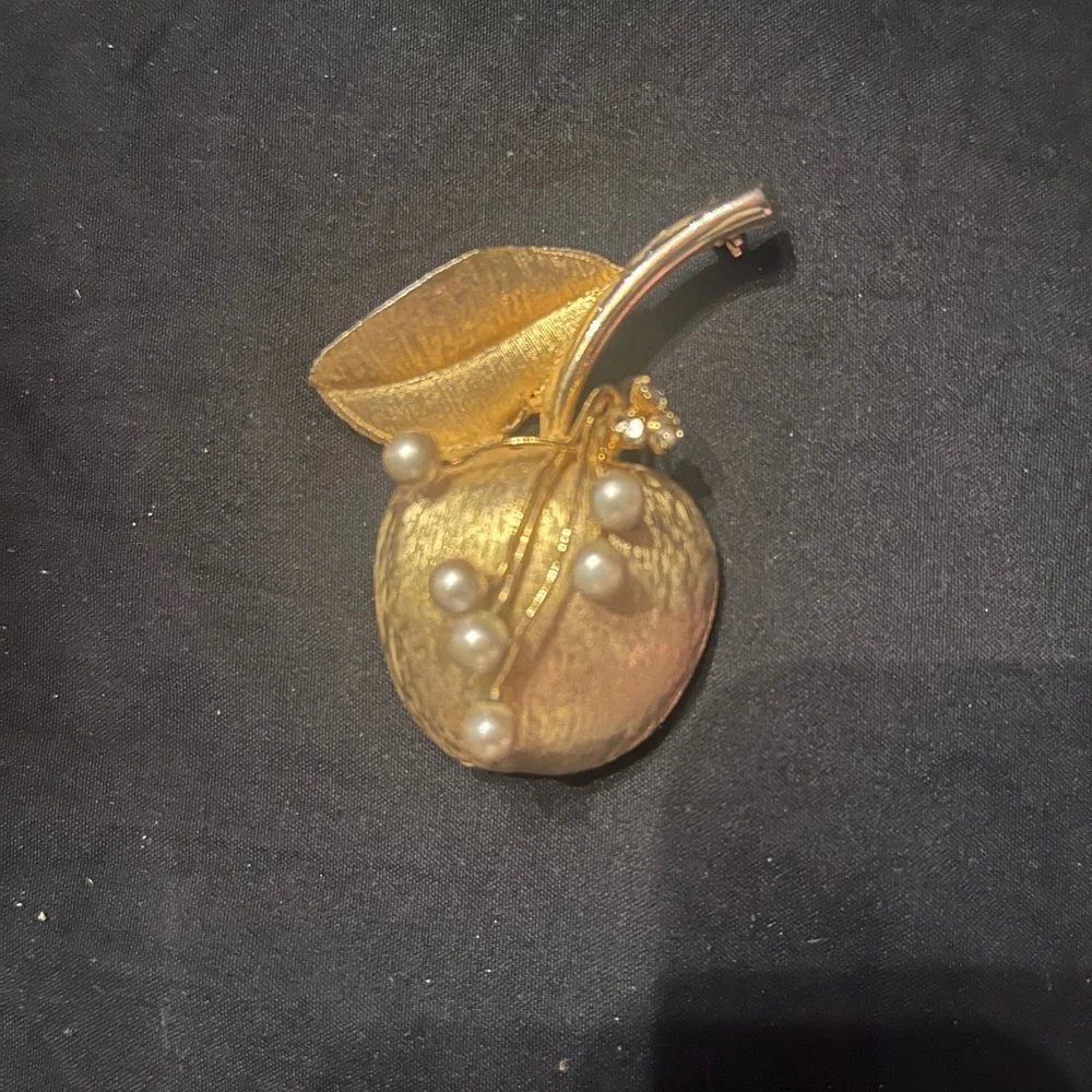 Vintage Gold Tone Apple Brooch with Faux pearls Richelieu